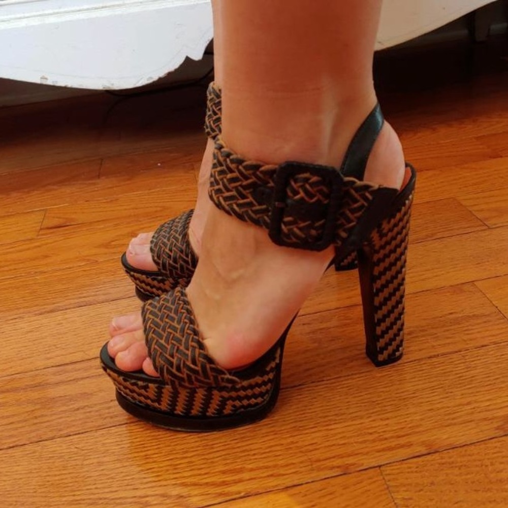 Via Spiga woven leather platform sandal size 7 🔥